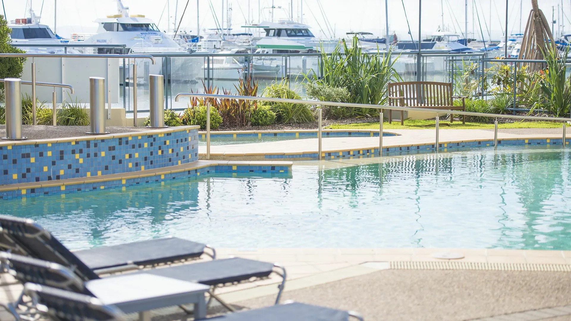 Mantra Hervey Bay 4*,